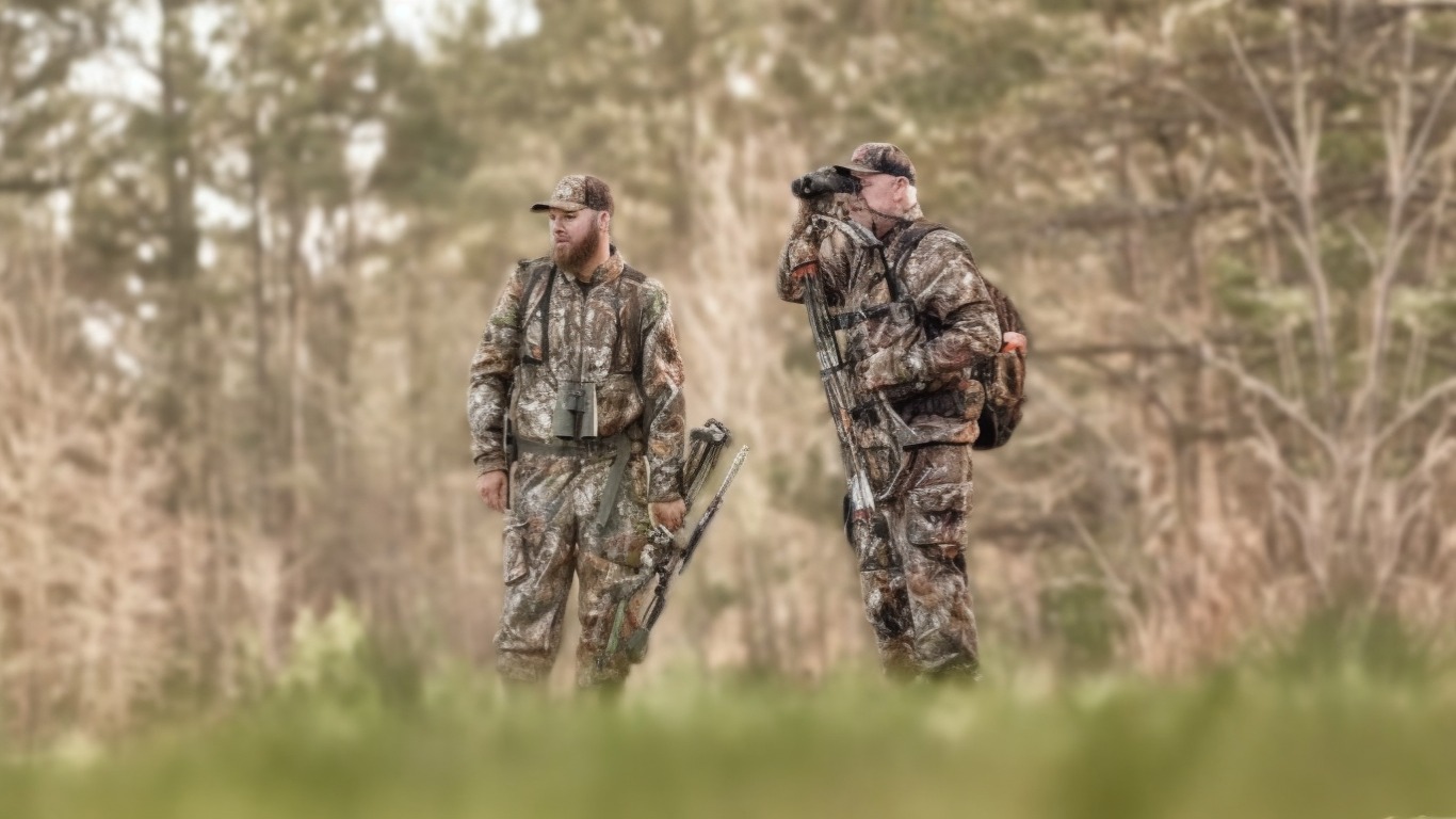 Do You Have To Wear Camo When Deer Hunting? Are Deer Color Blind?